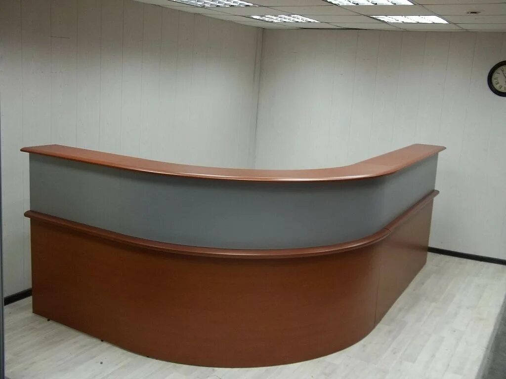 Стойка ресепшн авито. Стойка ресепшн 1800 600. Стойка ресепшн с тумбой белая. Ресепшн прямой. Ресепшен б/у.