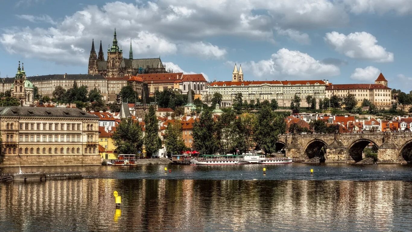 Замок Пражский град Чехия. Карлов мост(Прага). Влтава Чехия. Влтава река.