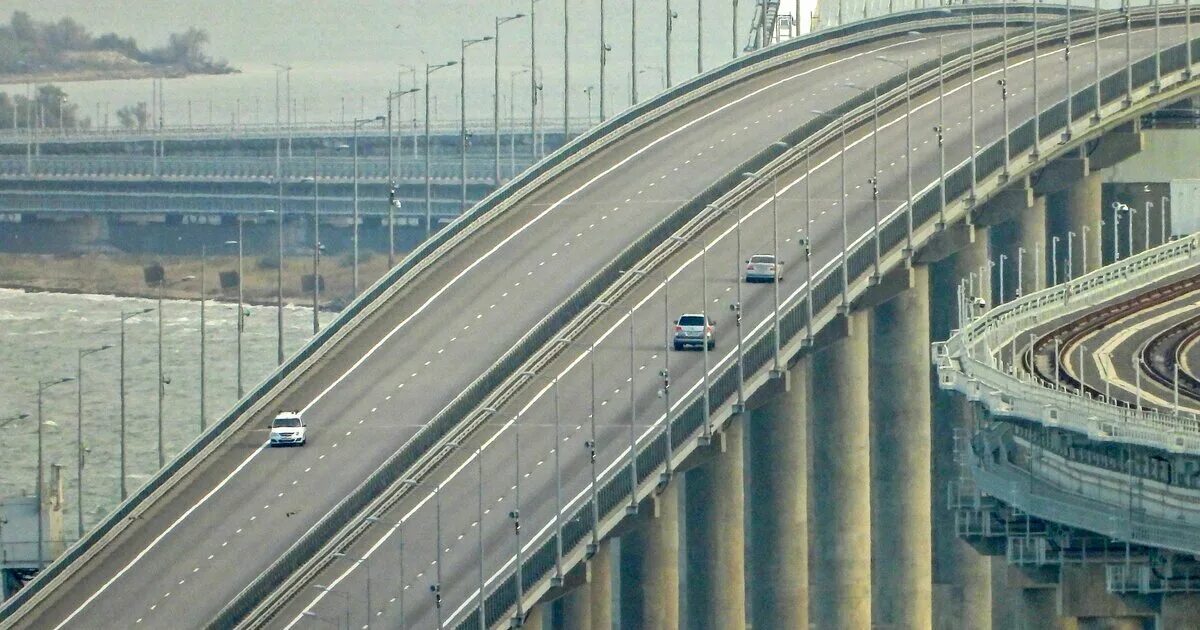 Когда открылся крымский мост. Крымский мост керченский пролив. мост через керченский пролив арка. крымский мост 2025. крымский мост 2025 2025.