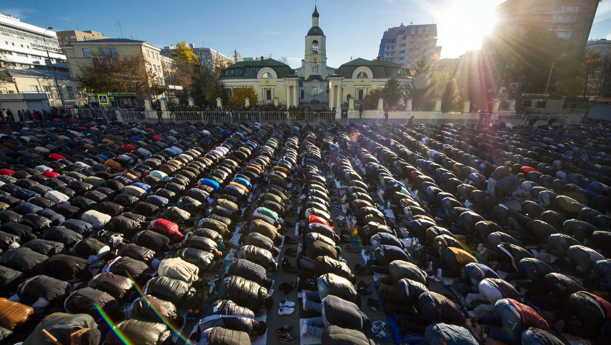 60 тыс человек. Куйрам байрам в Москве. Мусульмане в Москве на Курбан байрам.