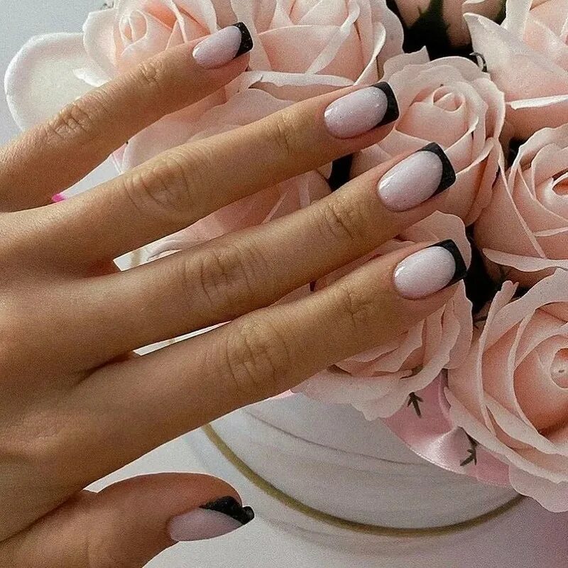 Френч маникюр 2023. Френч маникюр. Квадратный френч. Ногти 2023 французский. Французский маникюр.