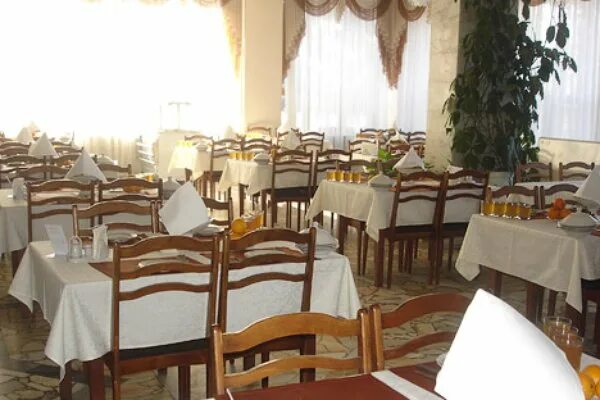 столовая в тарханах. санаторий тарханы пятигорск. санаторий тарханы пятигорск фотогалерея. пятигорск здравница тарханы. санаторий тарханы 2023.