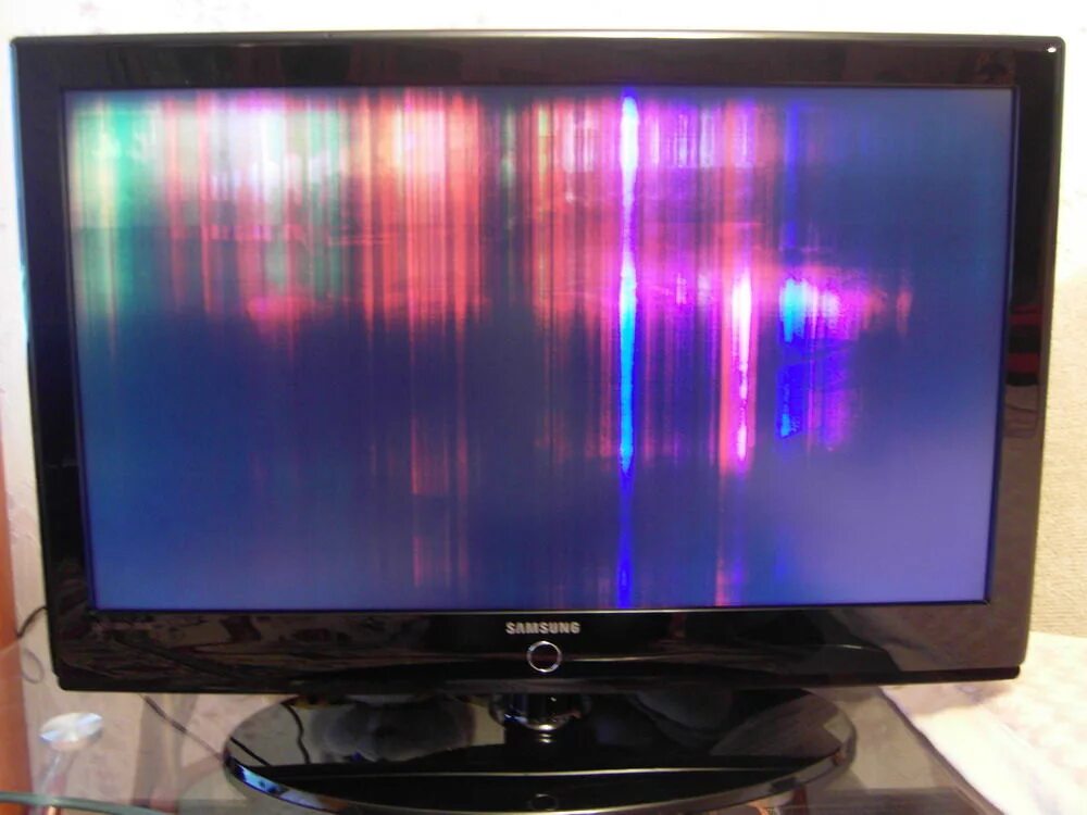 Разбитый телевизор. Неисправный ЖК телевизор. Монитор с разбитой матрицей. Телевизор сломался. Неисправности жк