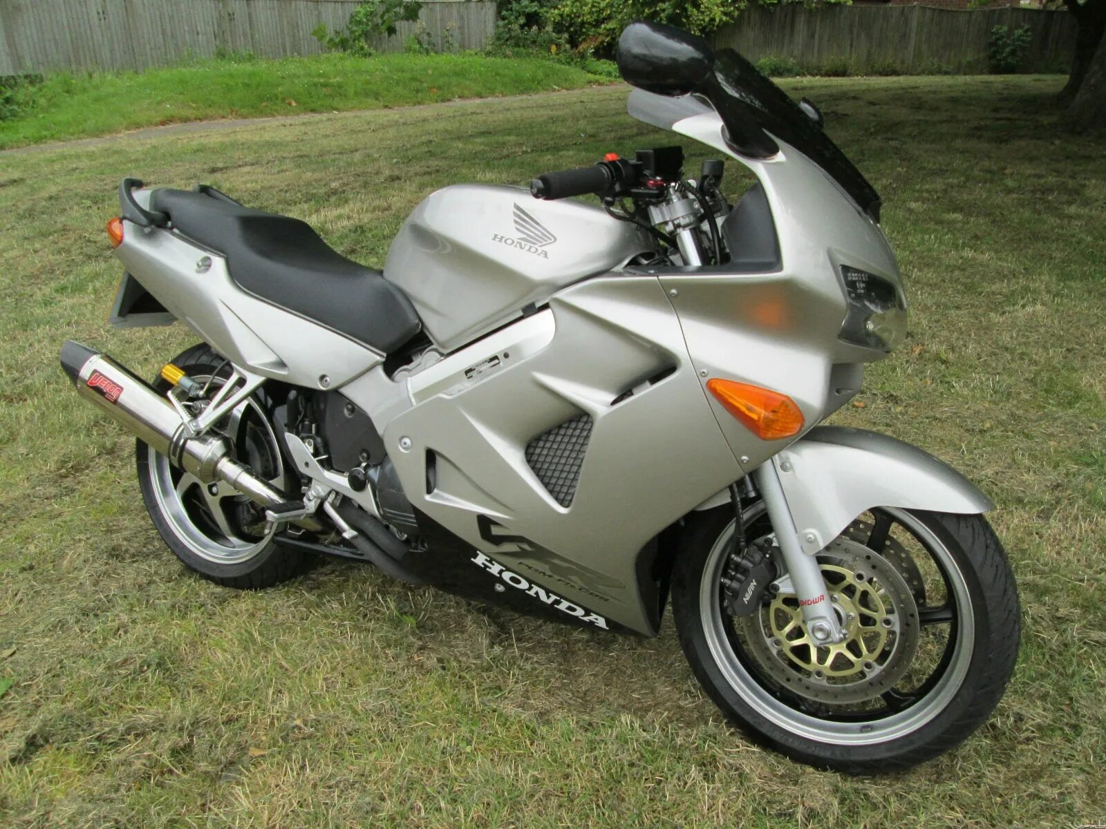 Хонда вфр поколения. Honda VFR 800 1998. Honda vfr800 f5. Мотоцикл Honda VFR 800. Honda VFR 800 2000.