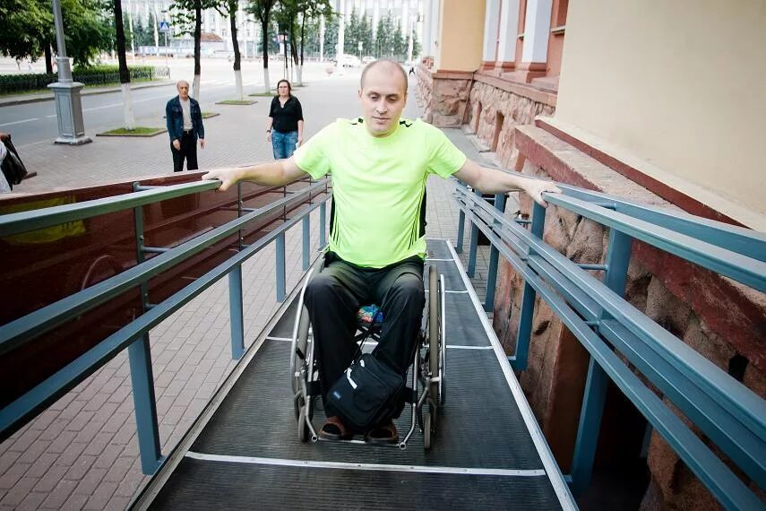 Пандус для людей с ограниченными возможностями. Справка об инвалидности 1 группы. Справка по инвалидности. Справка втэк и мсэ. Прописать инвалида в дом инвалидов.