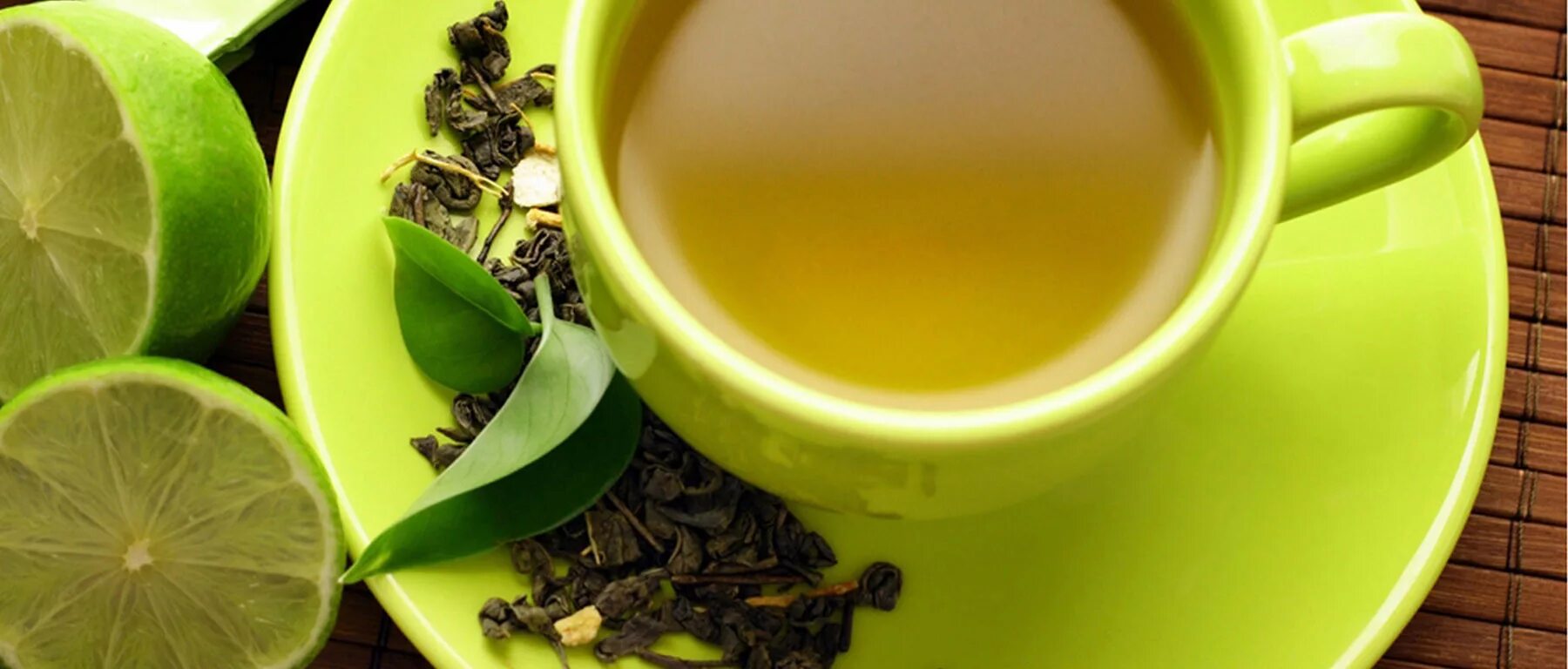 Зеленый чай. Зеленый чай с лимоном. Зеленый чай с лаймом. Лайм мята чай зеленый. Пейте зеленый чай лимоном