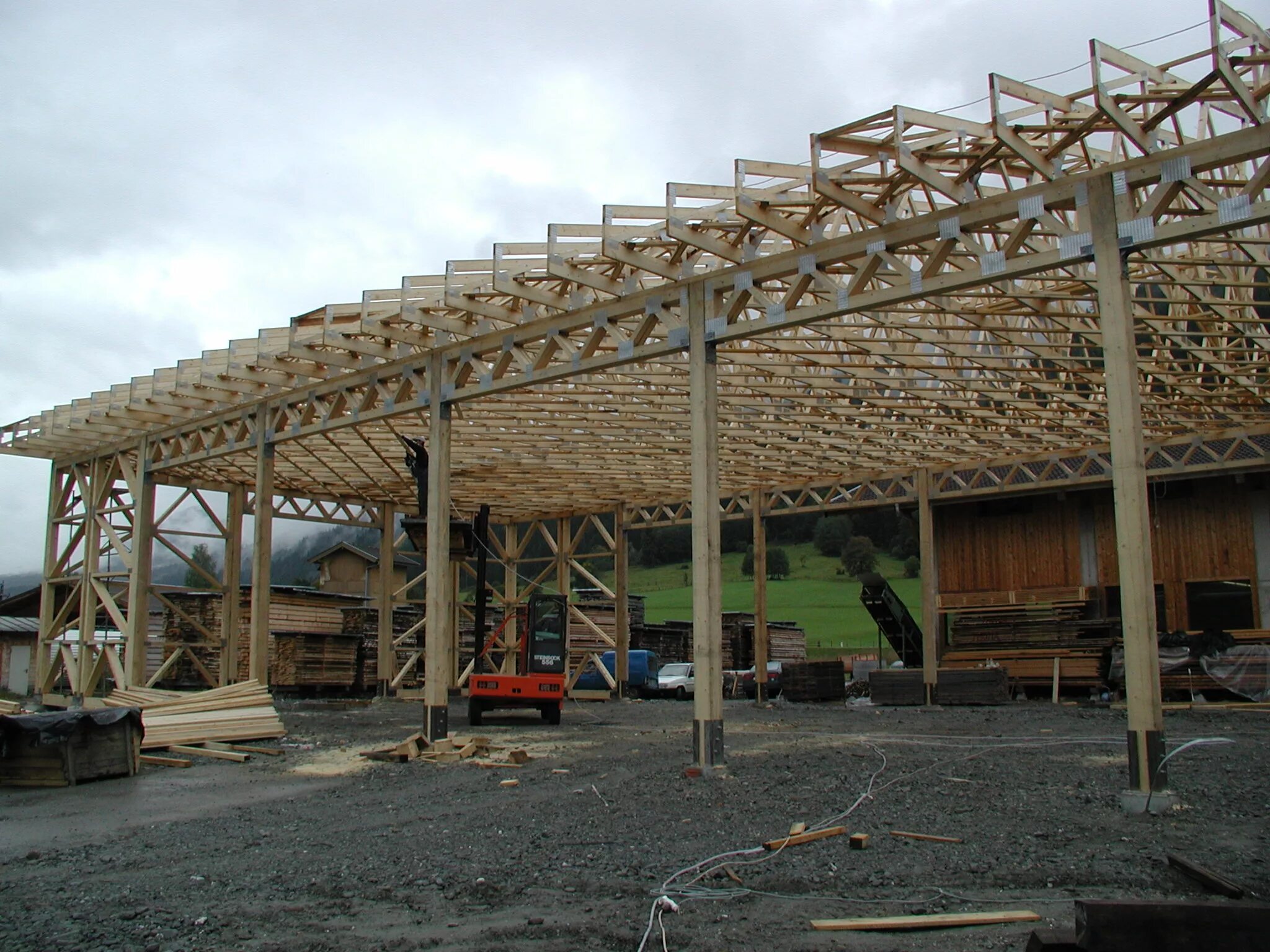 Стройка ферм. Стройка ферм. Ферма строительная. Деревянные ангары mitek. Фермы на мзп ангары.