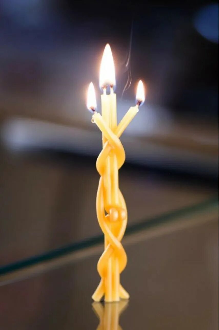 Свечи скрутки наборы. Красная свеча скрутка. Магические свечи скрутки. Магические свечи с травами. Магические свечи.