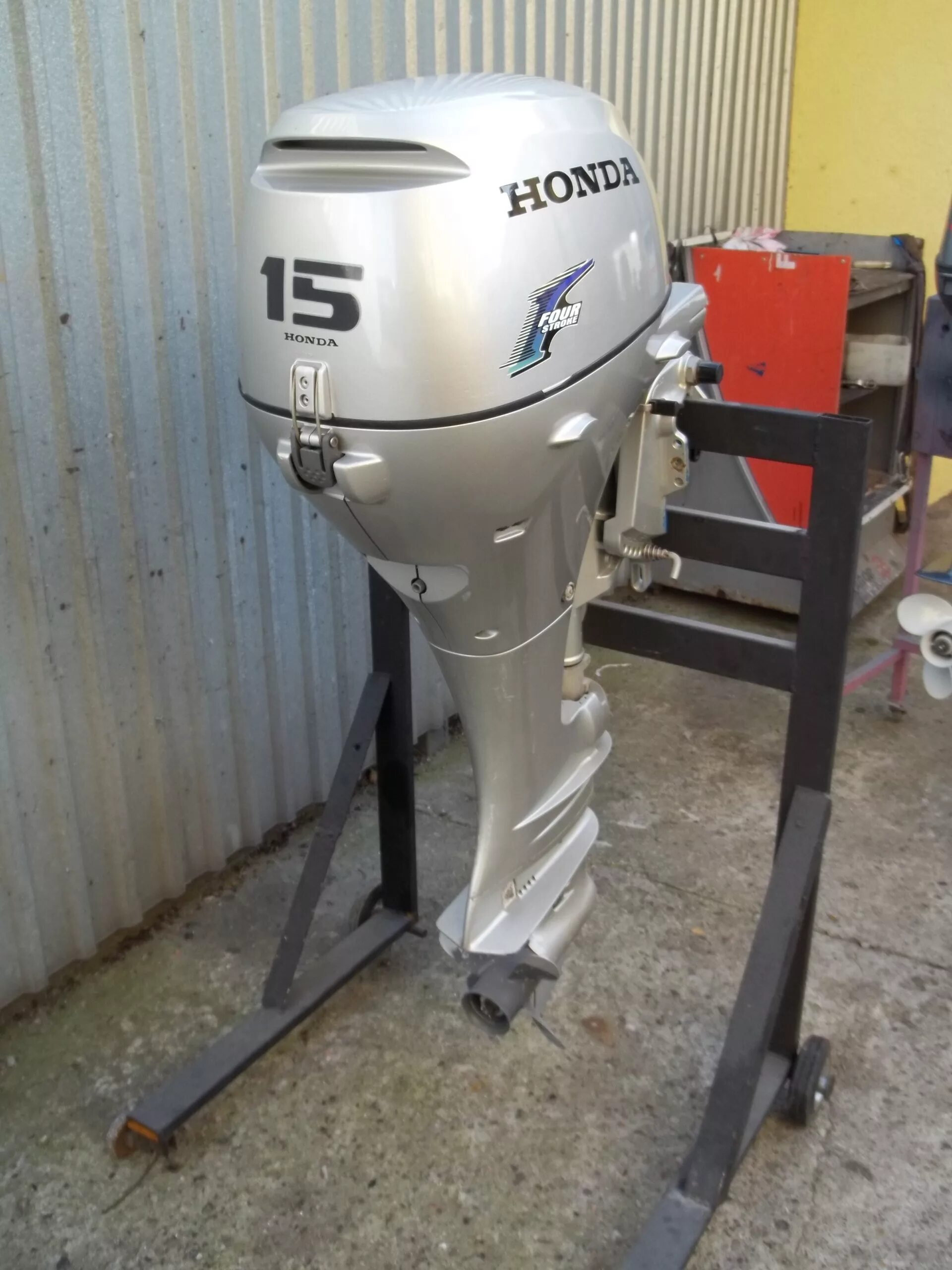 Honda bf 15. Бензонасос для honda bf250 xu. Honda bf 250 d xdu. Honda bf 15. С четырехтактный.