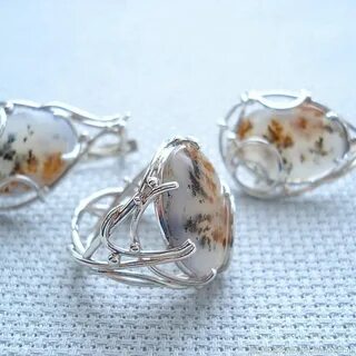 Сережка с моховой песня