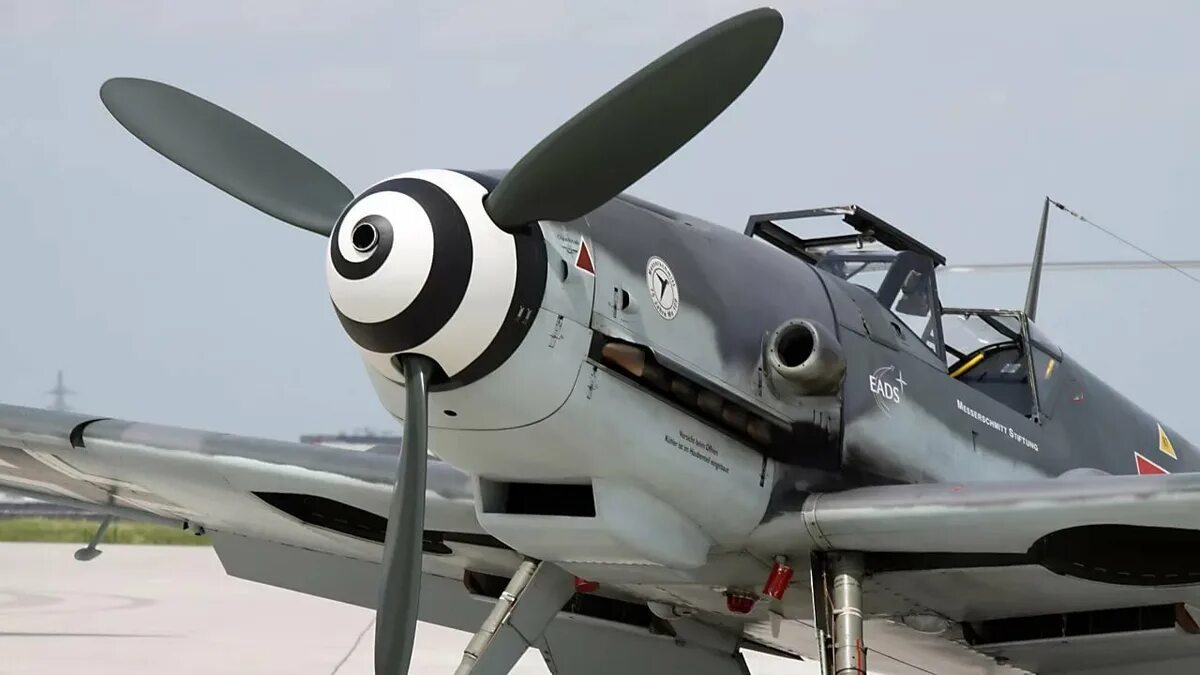 Мистер шмидт. Мессершмитт bf 109. Самолет Messerschmitt bf.109. Мессершмитт bf 109 Люфтваффе. Истребитель bf 109.