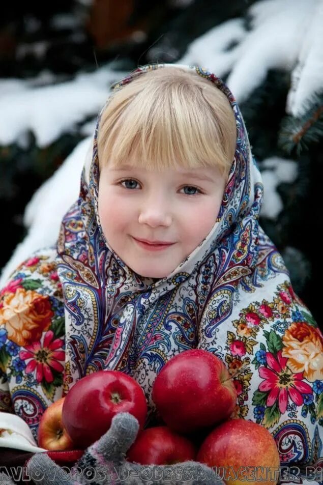 Девочка в платке. Девочка в русском платке. Devochka v plavke. Ребенок в платке. Russian дети