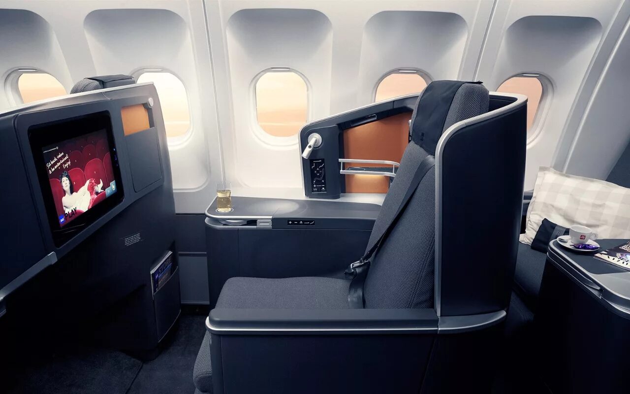 Business class. Sas 330 бизнес класс. scandinavian airlines бизнес класс. sas airlines business class. airbus a350 sas салон.