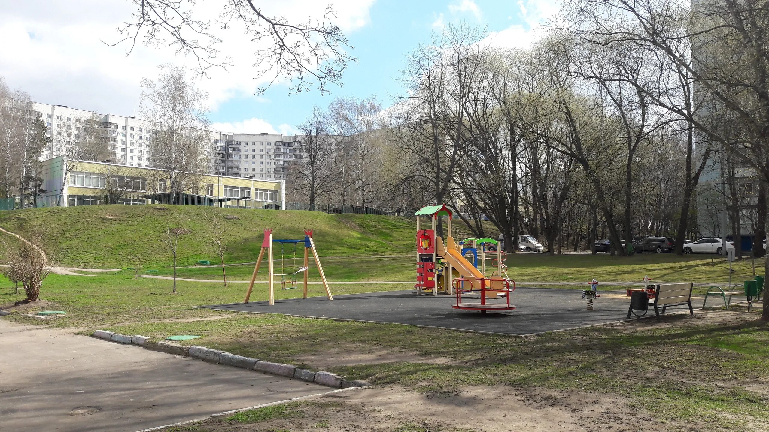 Ясенево отдых. Парк 30-летия района Ясенево. Ясенево парк. Район Ясенево парк. Район Ясенево Ясеневский лесопарк.