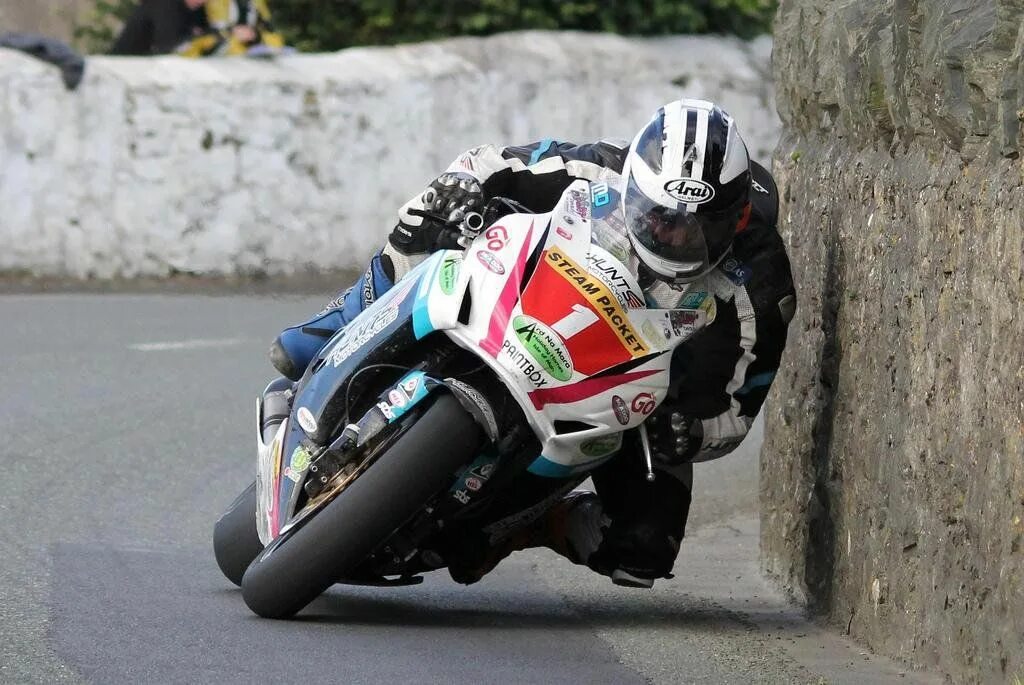 Man tt. Мото тт остров мэн. мотоциклы tt isle of man. остров man гонки тт. isle of man tt трасса.