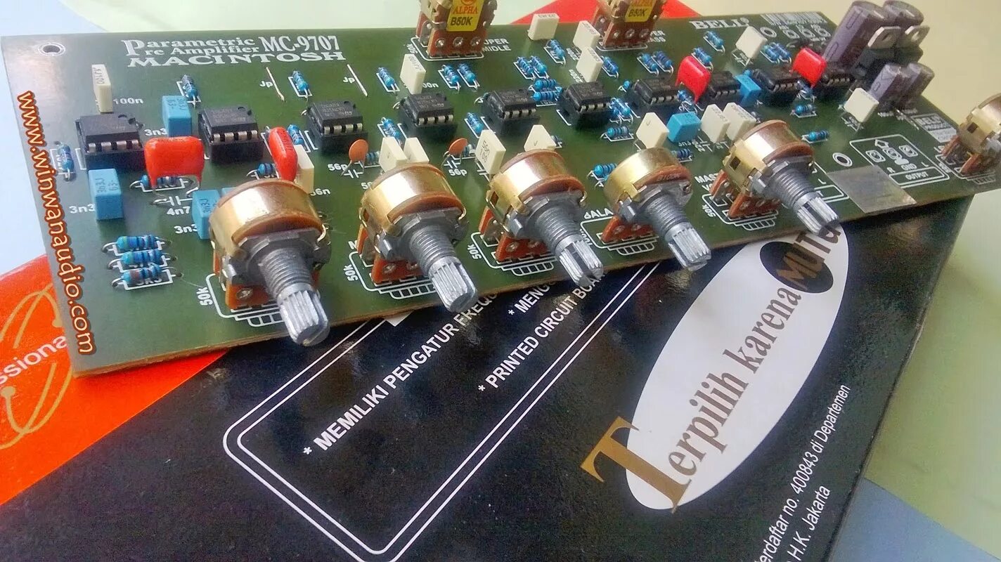 Tone control. Гитарный предусилитель Parametric EQ. Предварительный усилитель для гитары. Гитарный преамп для наушников. YOYO гитарный преамп.