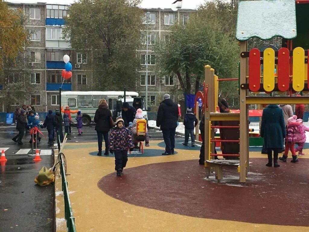 Дворик эссен оренбург. Оренбург дворы. детские дворы оренбург. улица всесоюзная оренбург. оренбургский дворик.