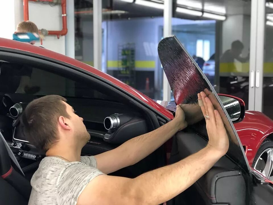 Стоит тонировать машину. Тонировка авто. тонирование стекол автомобиля. тонирование машины. затонировать машину.