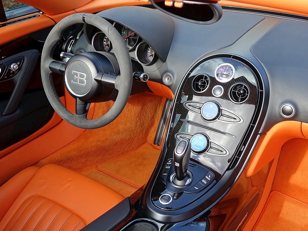 Где bugatti. Bugatti Veyron 16.4 Supersport салон. Bugatti Veyron 16.4 super Sport салон. Bugatti Veyron super Sport салон. Bugatti Veyron салон.