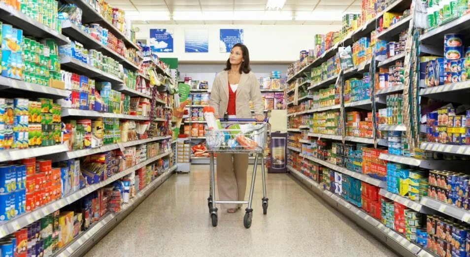 Продуктовые полки. Продуктовые полки. Все продукты в супермаркетах. Продукты на полках. Покупатель в магазине.