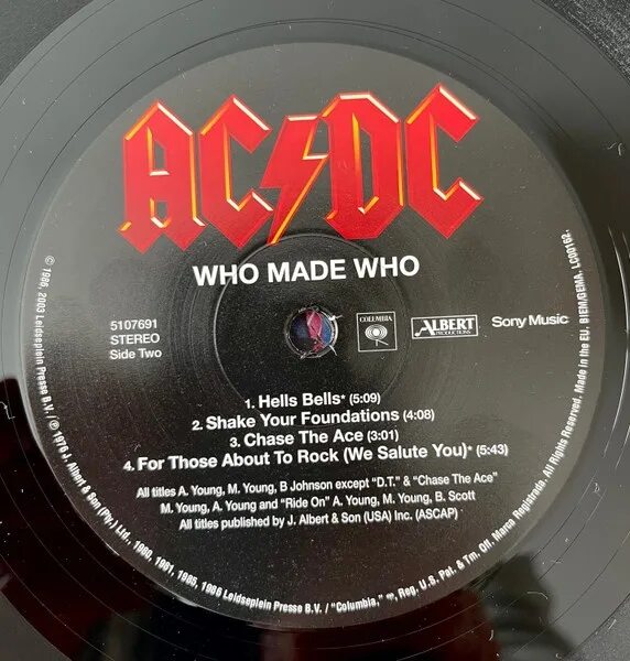 AC DC who made who 1986. Пластинка AC DC. Грампластинки AC/ DC. AC DC who made who 1986 обложка.