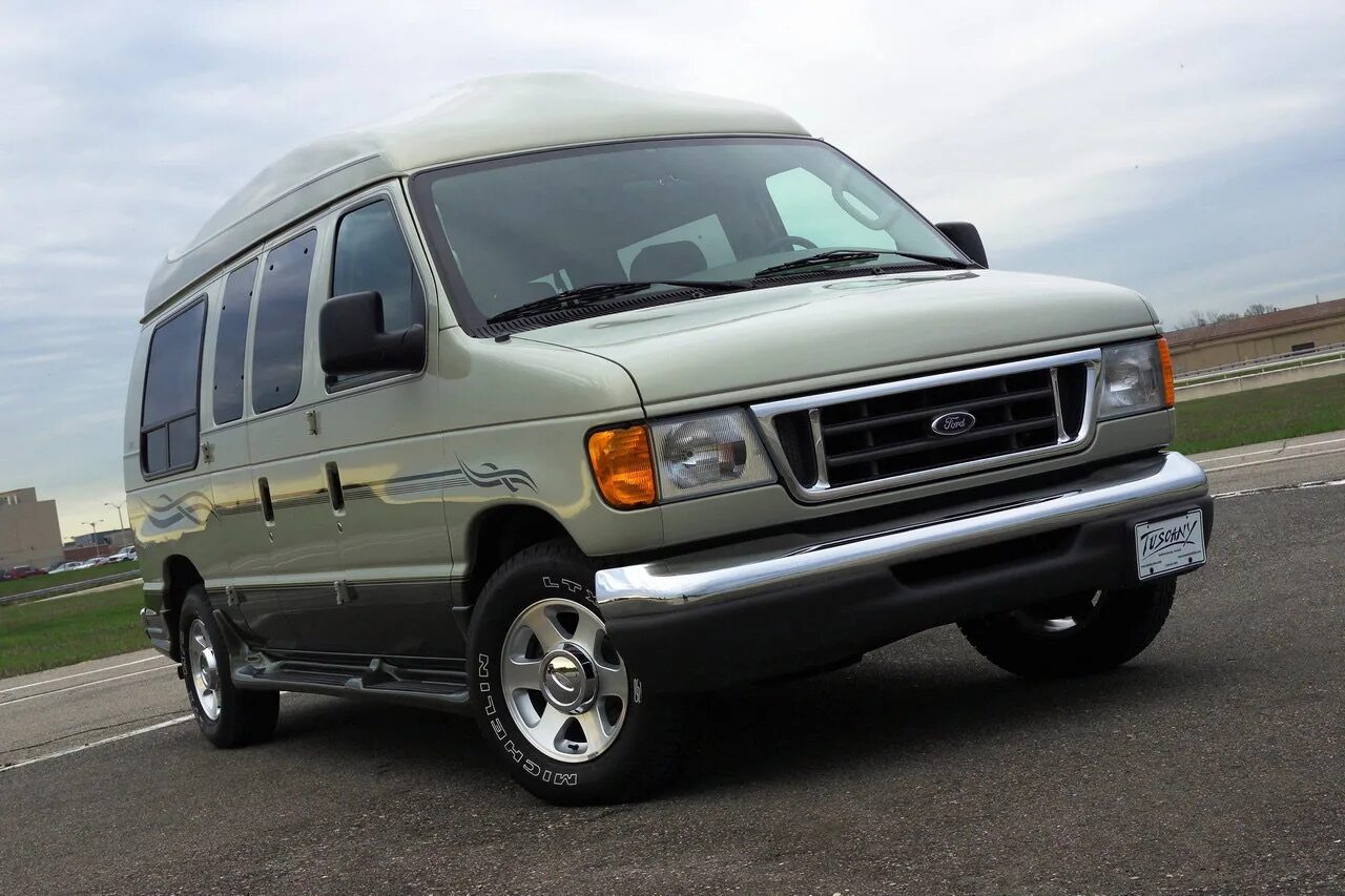 Форд эконолайн купить. Ford Econoline e150. Ford Econoline e350. Ford Econoline 2006. Форд Эконолайн 350.