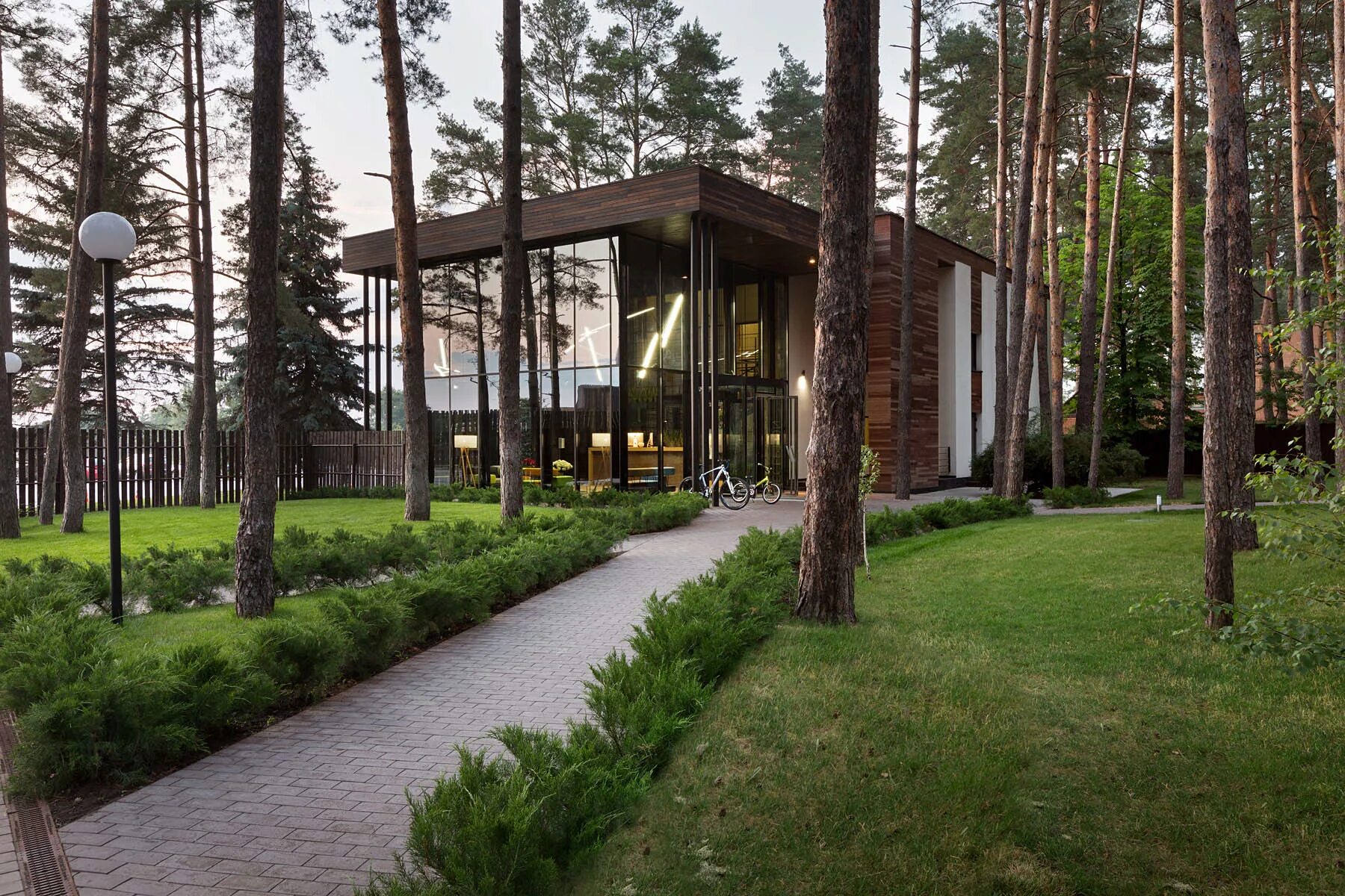 Эко forest. Эко отель форест подмосковье. Поселок нарынка изумрудный лес. Изумрудный лес нарынка. Grig eco resort.