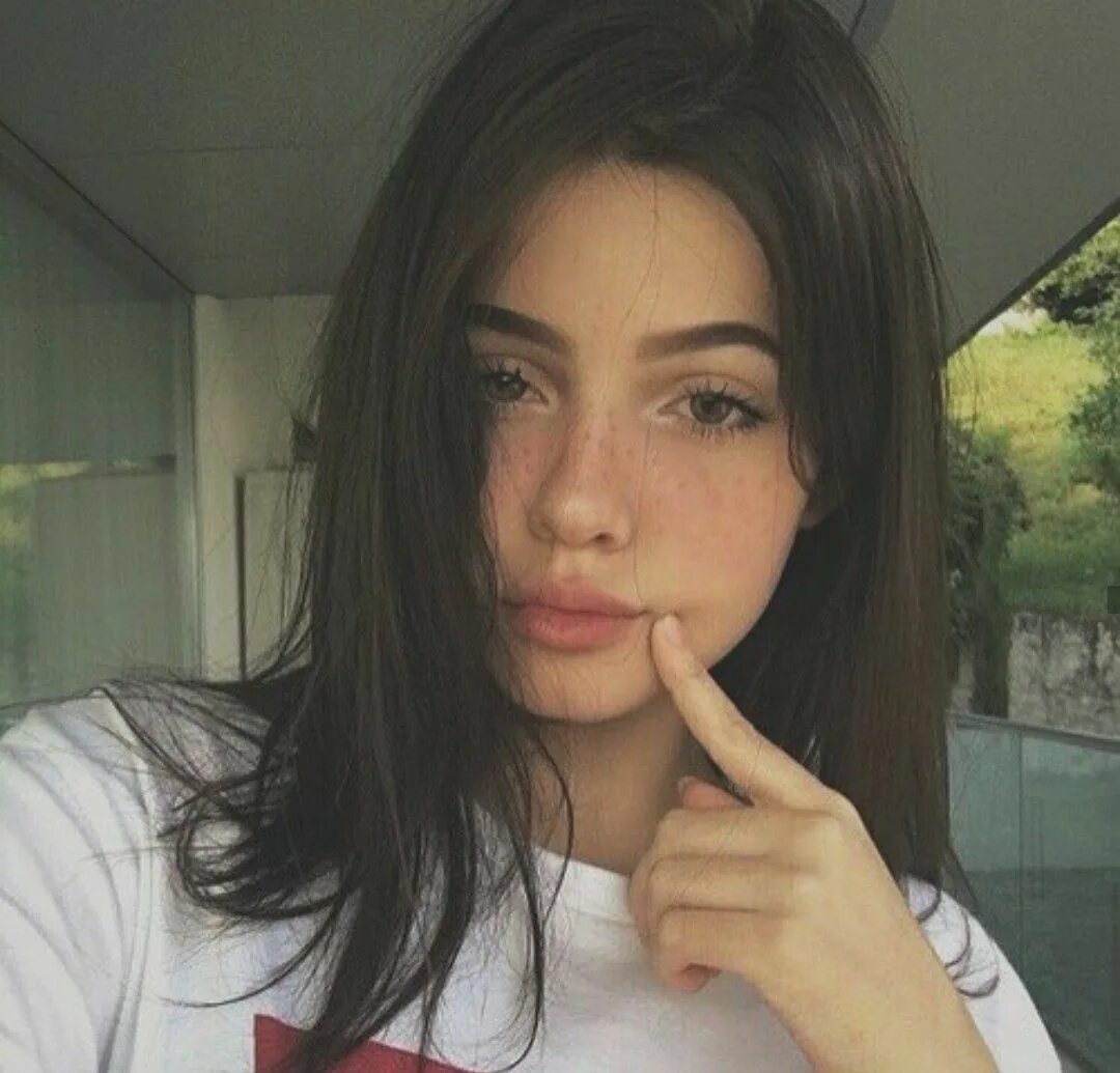 Милые брюнетки. Молоденькие селфи. Селфи простых девушек. Молоденькие селфи. Красивые студентки селфи.