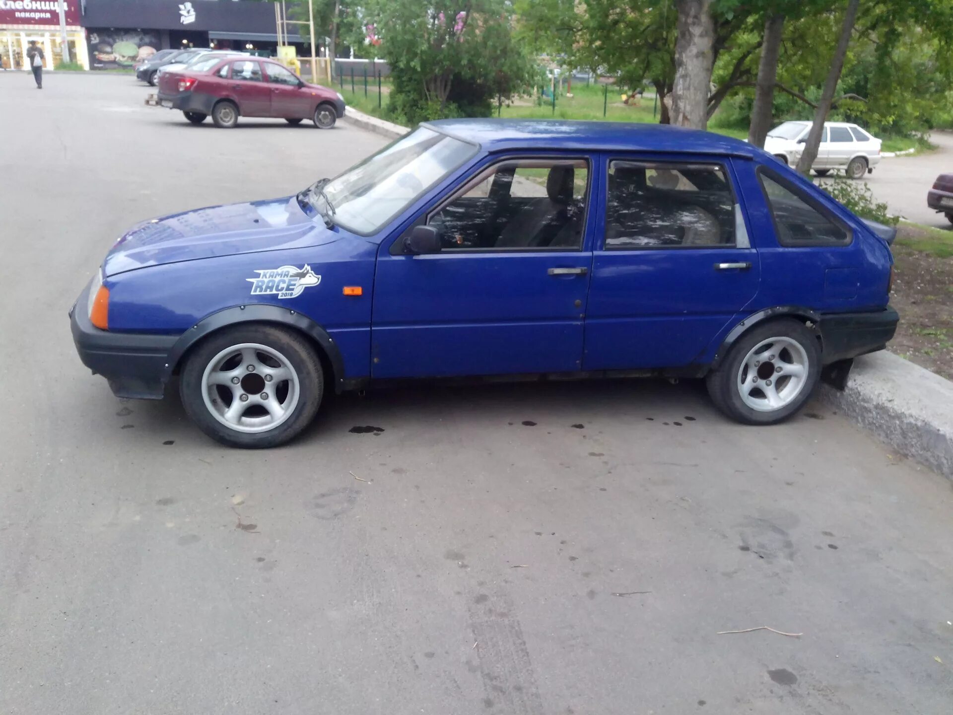 Диски на иж ода 2126. Диски иж ода. Иж-2126 хэтчбек. Иж 2126 на дисках. Диски иж ода.