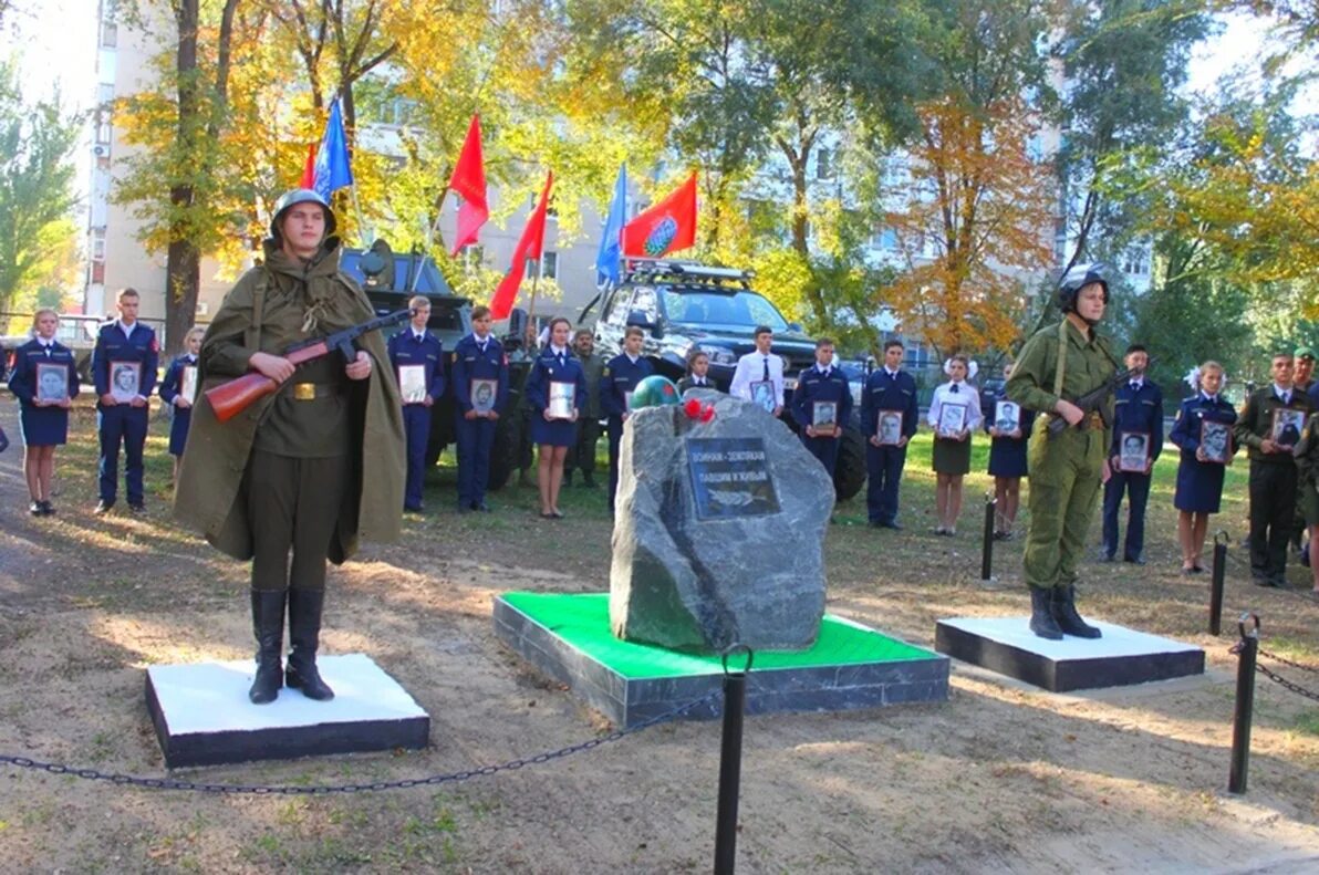 Школа патриот энгельс. Кадетская школа Энгельс. Патриот Энгельс. Город Энгельс школа Патриот. Кадетская школа Патриот.