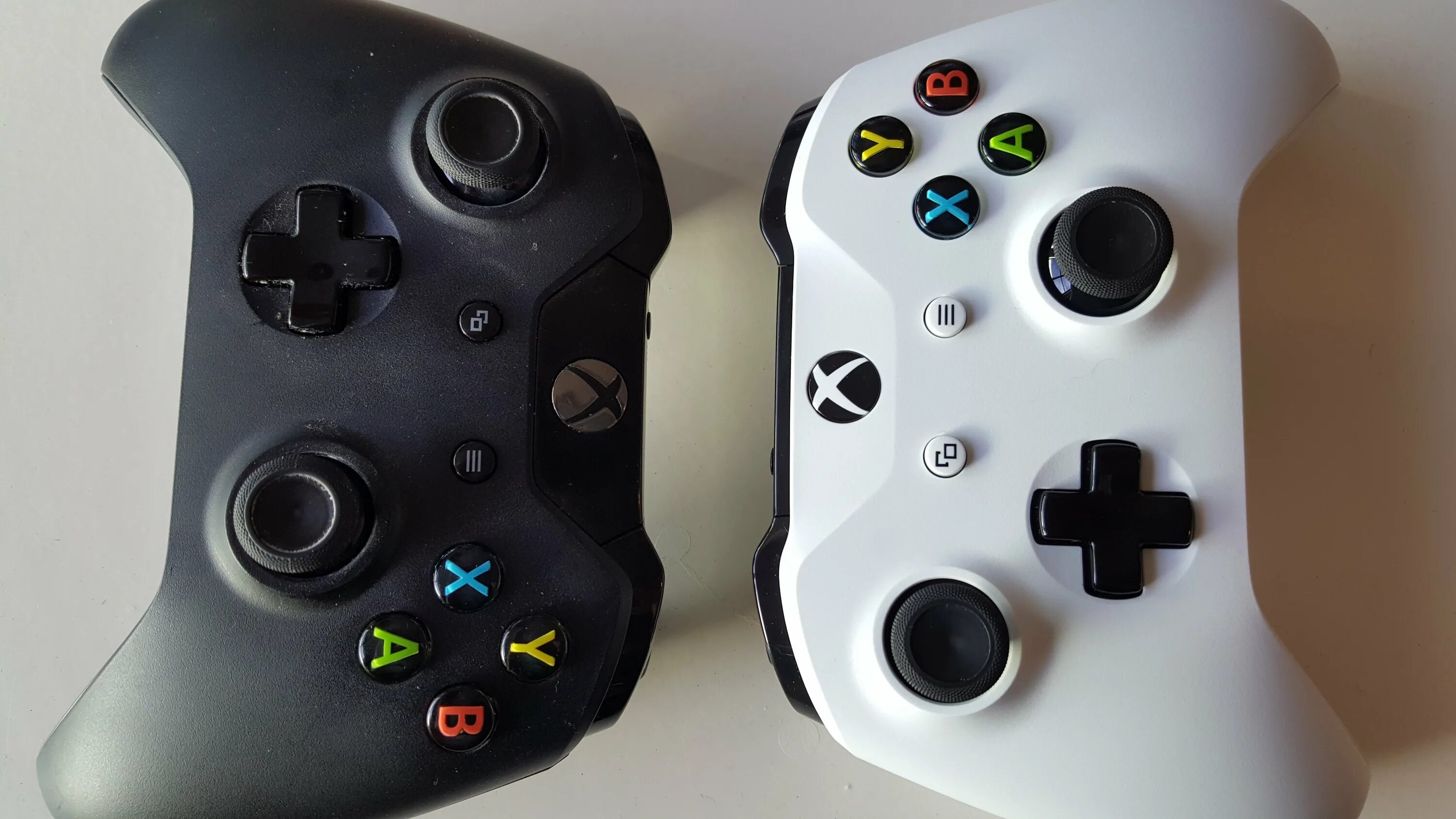 Xbox второй джойстик. Xbox one Gamepad. Геймпад Xbox one s белый. Геймпад Xbox one 4n6-00002. Xbox 360 vs Xbox one Gamepad.