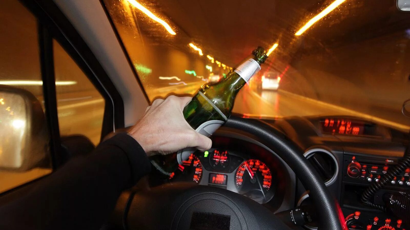 Рюмка за рулем. Вождение в пьяном виде. Управление автомобилем в нетрезвом состоянии. Управление автомобилем в нетрезвом состоянии. Пьяный за рулем.