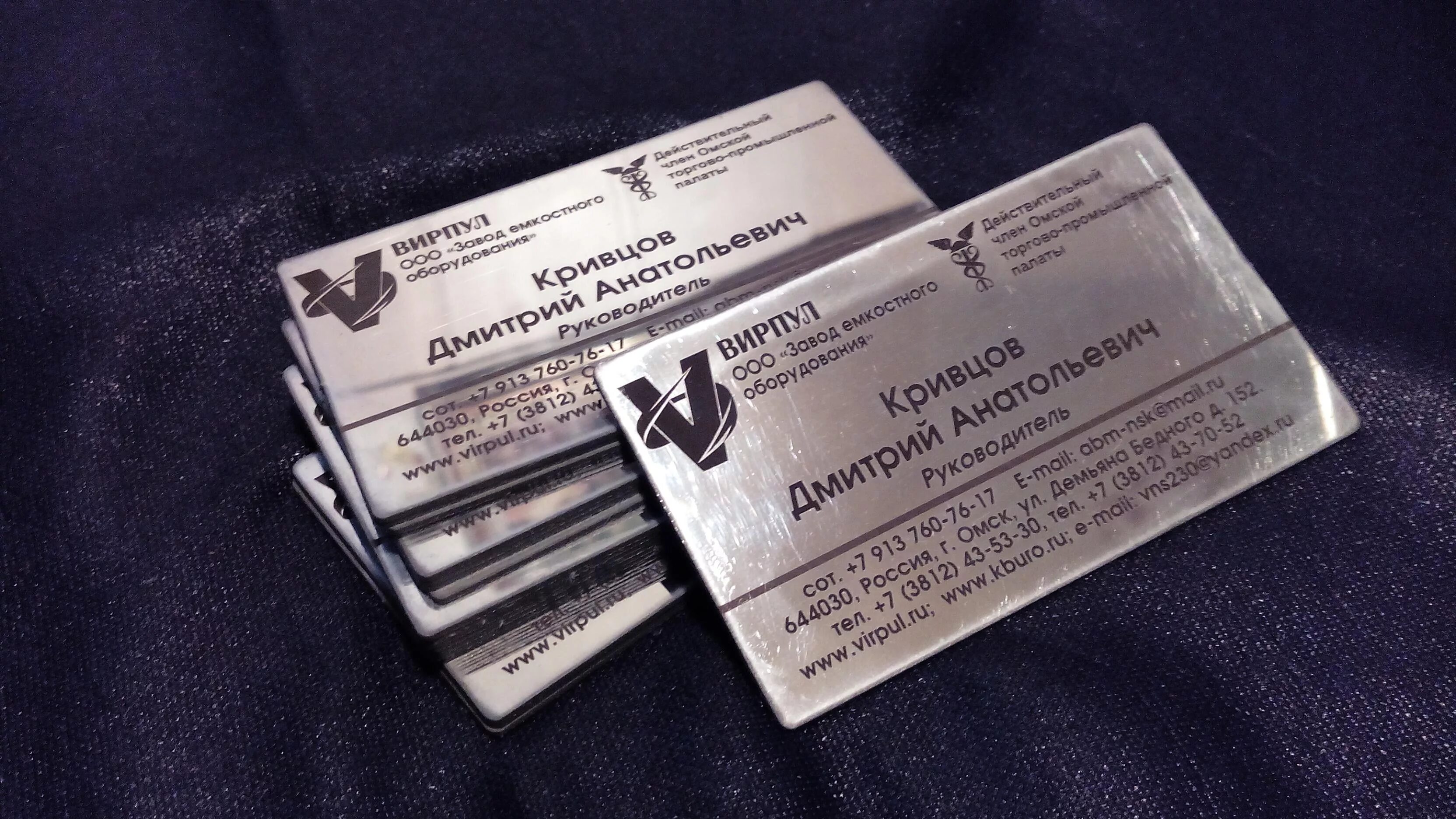 визитка из металла. визитки изделия из кожи. визитная карточка. визитки с гравировкой. лазерная гравировка визитка.