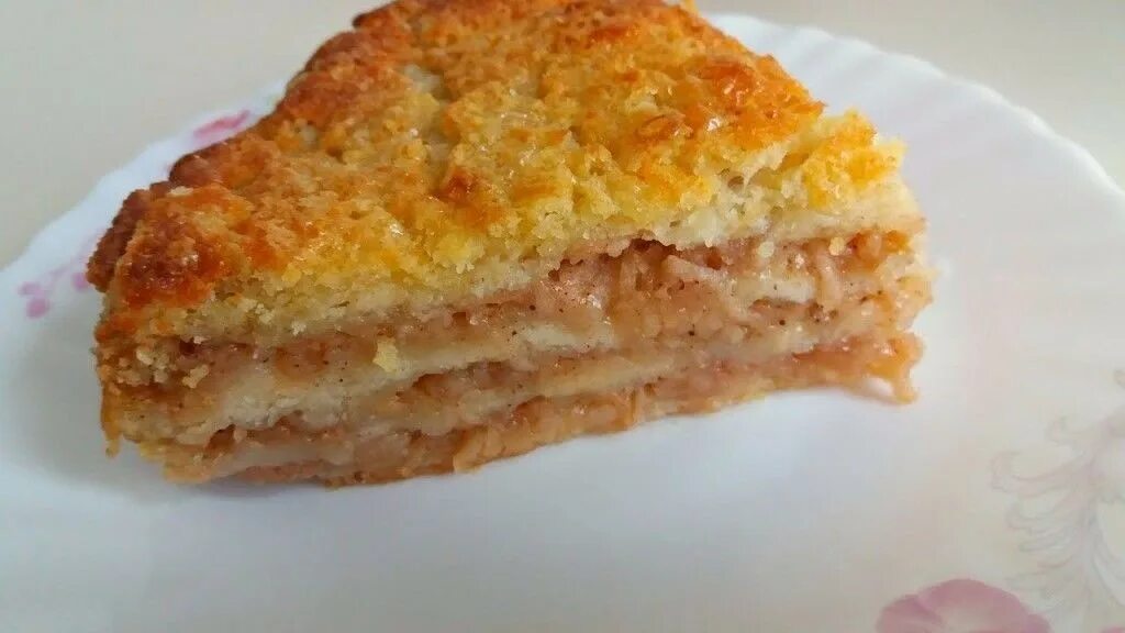 Насыпной пирог с яблоками три стакана. Сухой пирог с яблоками три стакана. Яблочный пирог с манкой. Яблочный пирог три стакана. Насыпной пирог с яблоками три стакана.