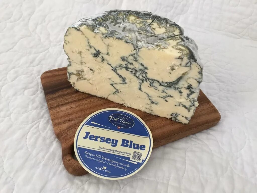 Какой сыр самый лучший. Сыр clawson stilton gold. джерси блю сыр. сыр ландана джерси. джерси блю с голубой плесенью.