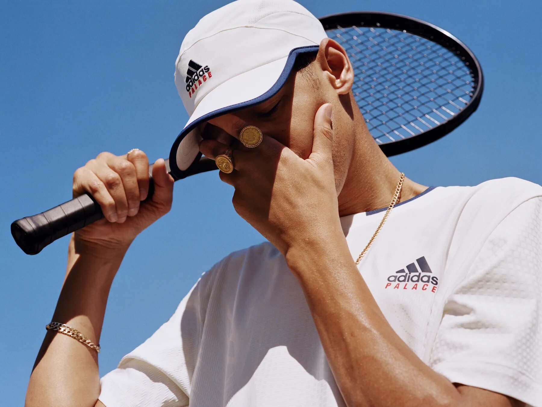 Теннисисты в адидасе. Теннисисты в adidas. Adidas Tennis '80. Кепка теннисиста.