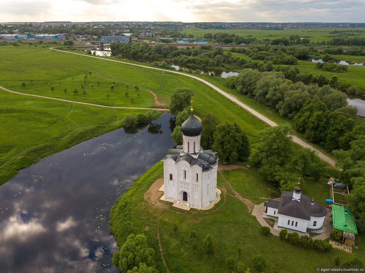 Храм на нерли во владимире. Церковь покрова пресвятой богородицы на нерли. Храм на нерли во владимире. Храм на нерли во владимире. Храм покрова на нерли во владимире на клязьме.