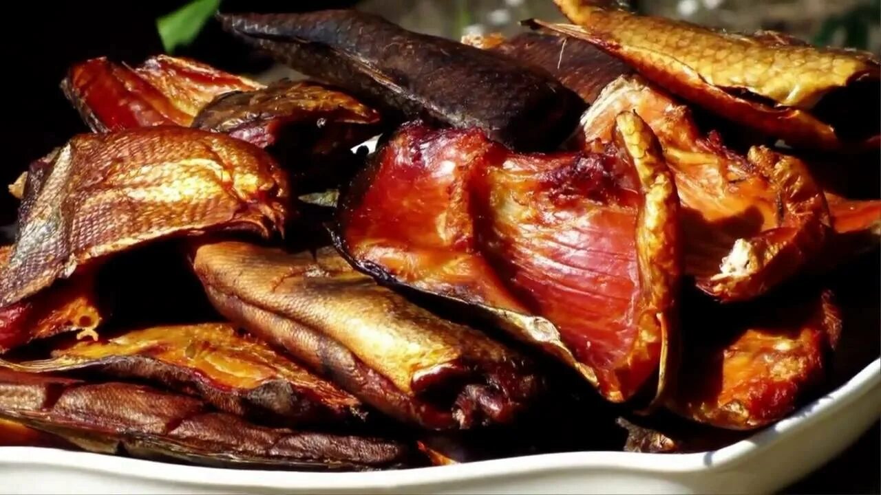 Почему копчение горчит. Копченое мясо. копчение. копченая рыба. копченая рыба и мясо.