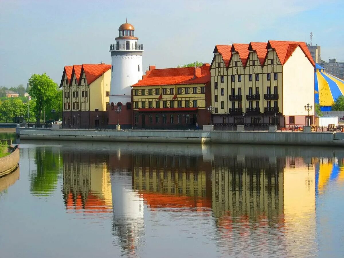 Рыбная слобода калининград. Калининград рыбная деревня деревня. Рыбная деревня калининград. Рыбная деревня калининград ночью. Центр калининграда рыбацкая деревня.