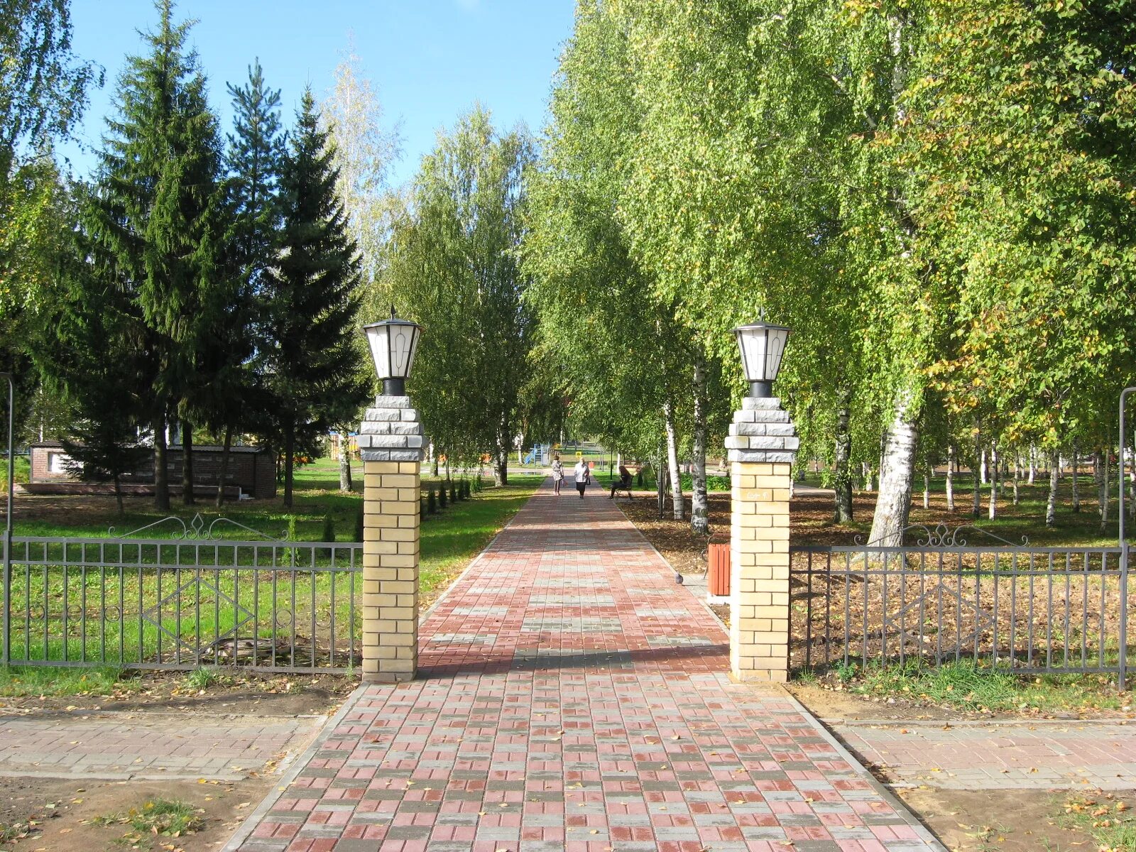 Посёлок Тонкино Нижегородской области. Тонкино парк. Тонкино набережная. Парк р. п. Тонкино. Цветы урень