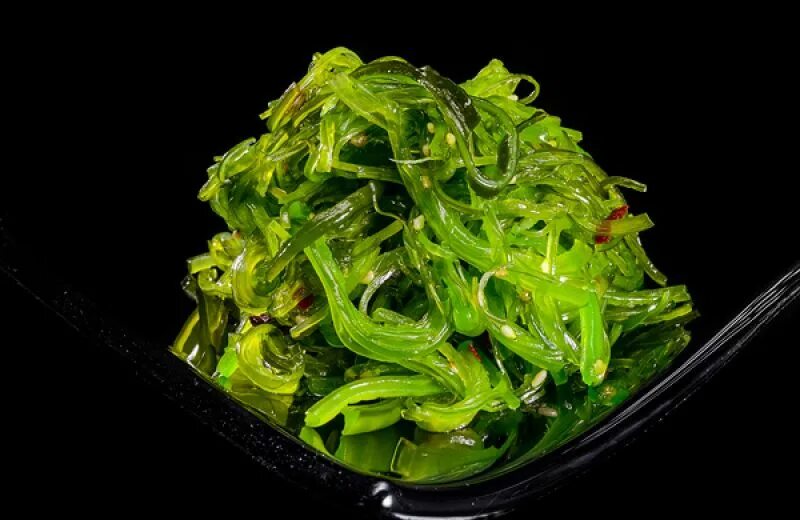 водоросли пищевые. морские водоросли вакаме. морская капуста чука. морская капуста чука. водоросли пищевые.