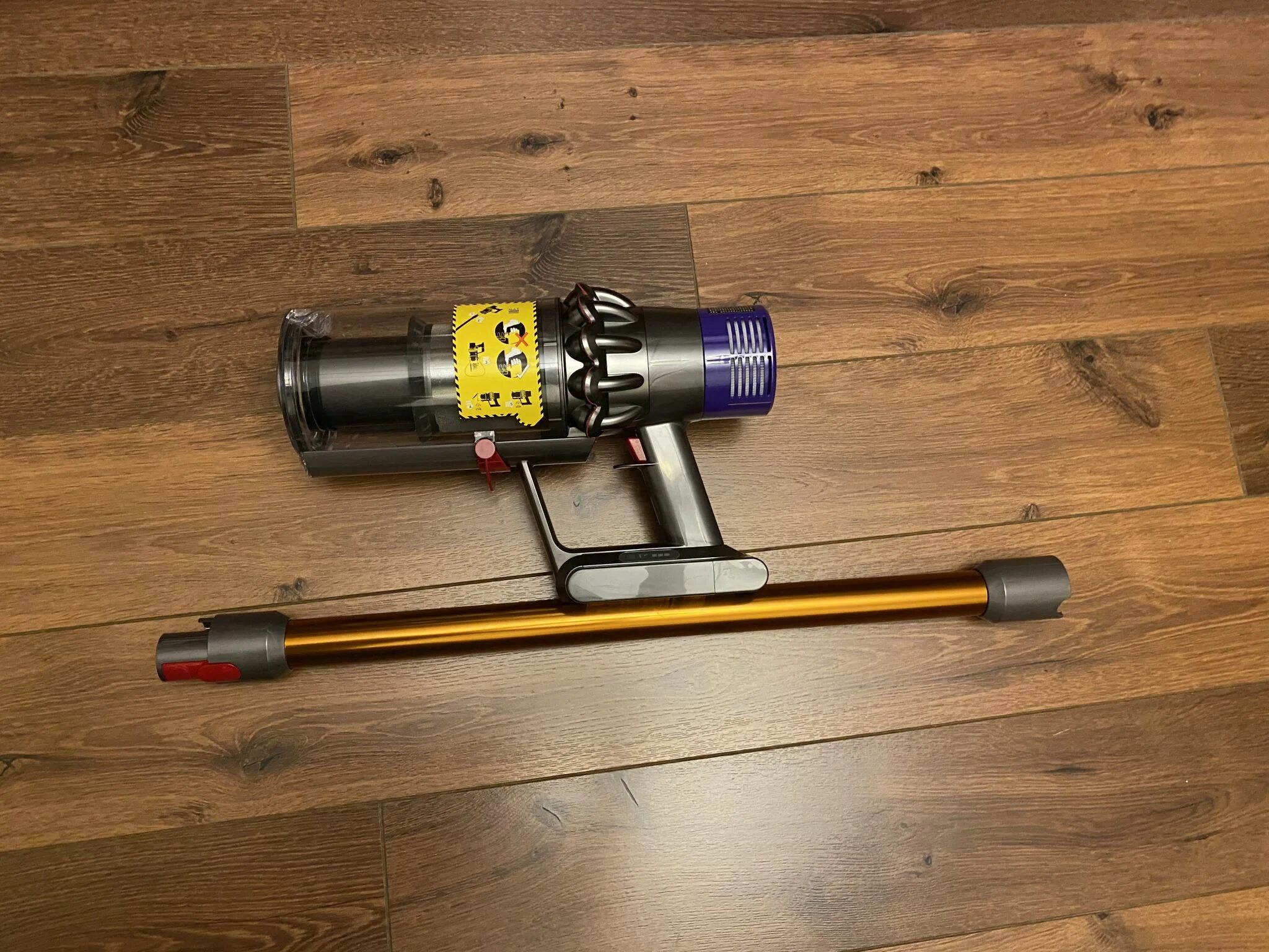 Dyson Cyclone v10 absolute. Пылесос Dyson v10 absolute. Dyson Cyclone v10 Extra. Dyson Cyclone v15 absolute. Absolute 10