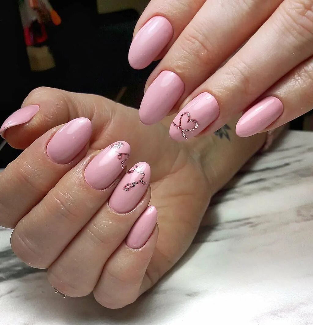 Розовые ногти. Розовый френч на овальных ногтях. Нежный розовый маникюр на овальные ногти. Овальные ногти короткие нежные. Маникюр овальные ногти дизайн нежный