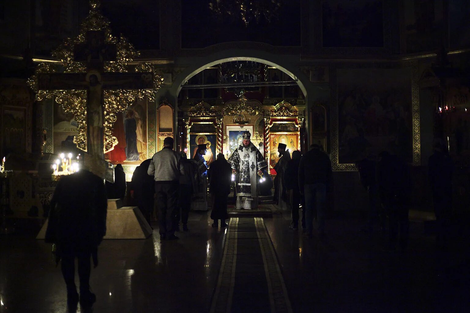 Литургия ночь. Служение в церкви. Литургия ночь. Литургия ночь. Годеново фото ночная служба.