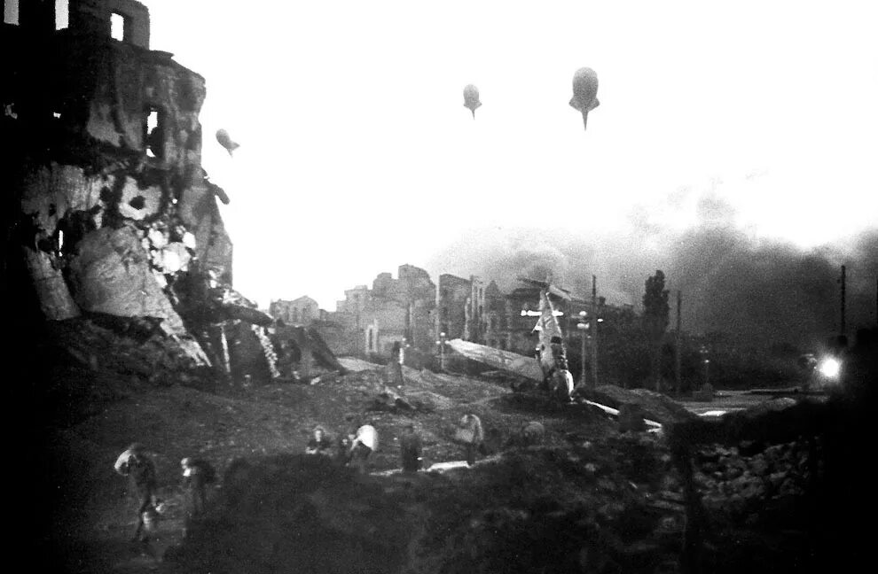 Битва за сталинград 1942. Сталинград самая кровавая битва. Битва в сталинграде 1942. Сталинградская битва вермахт. 23 августа 1942 сталинградская битва волгоград.