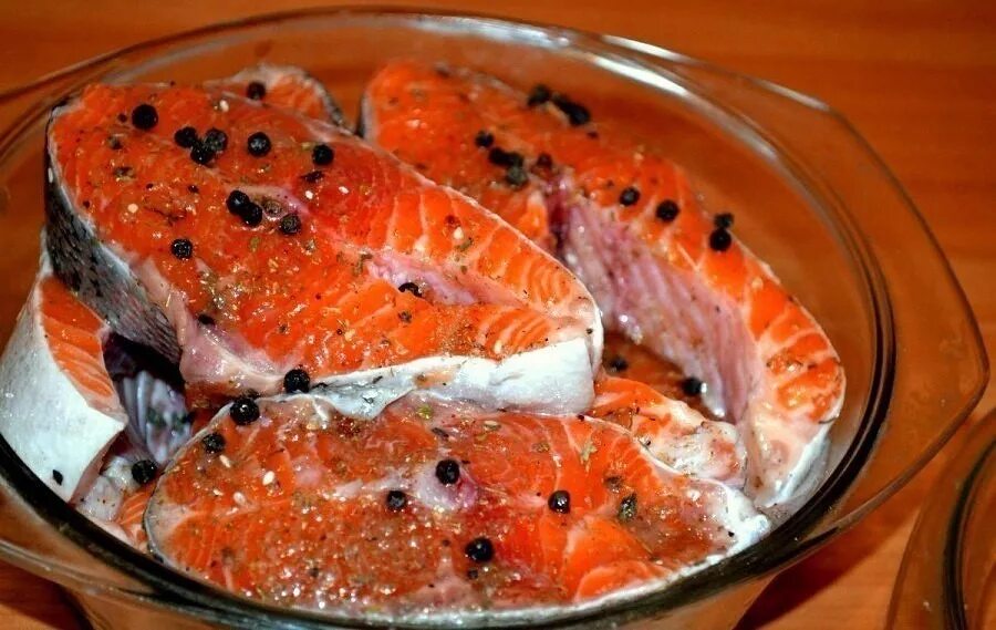 Как приготовить красную рыбу вкусно и сочно