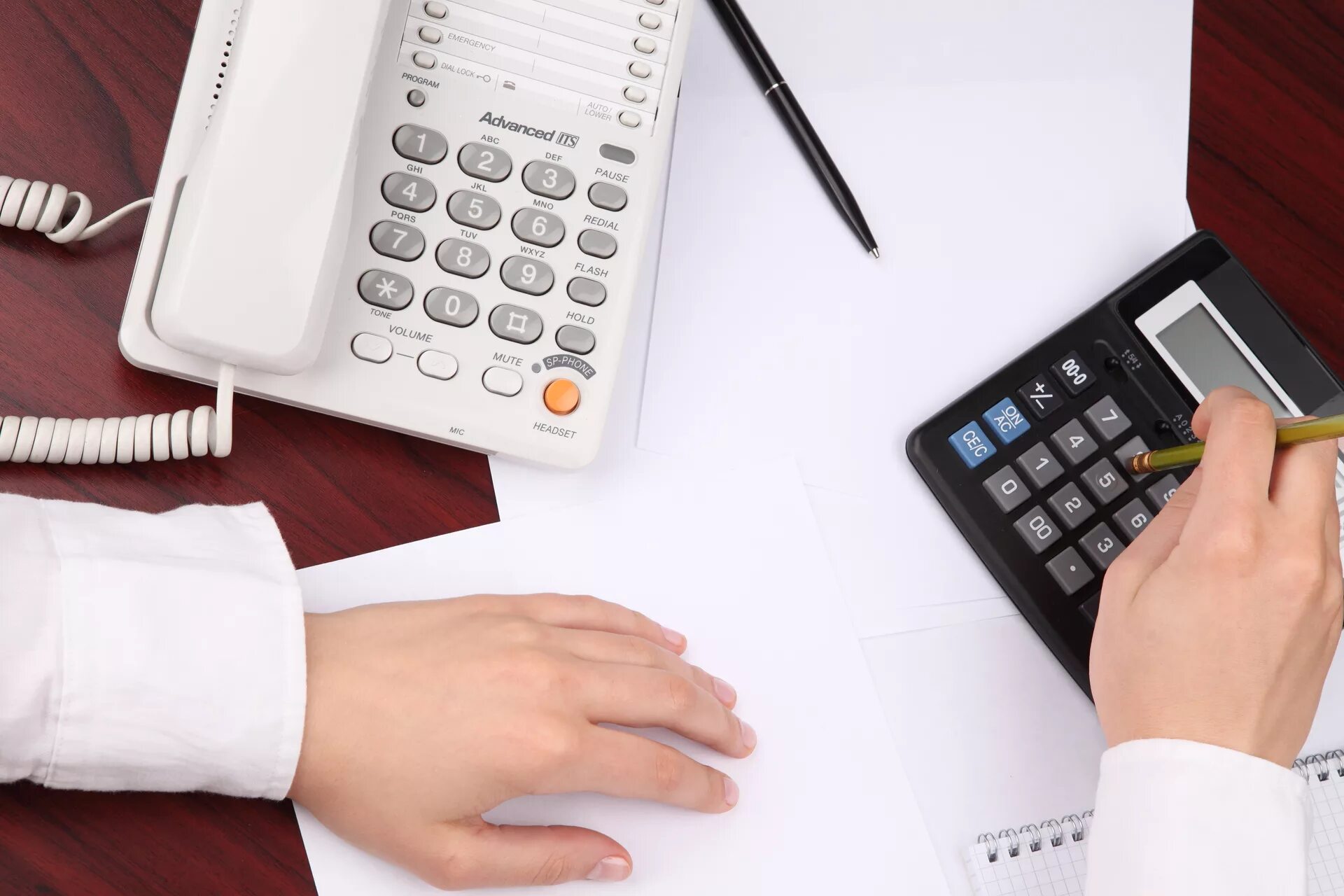 бухгалтерский и налоговый учет. помощь в бухгалтерской отчетности. бухгалтерская и налоговая отчетность. инвесторы их счета. бухгалтерия калькулятор.