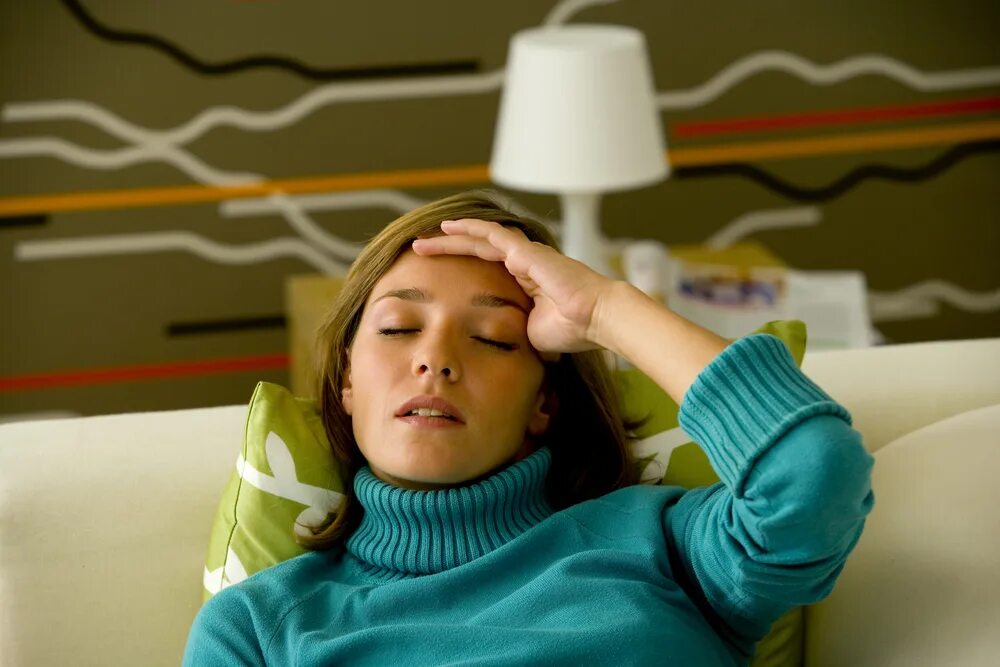 Магнитная буря болит голова. Магнитные бури. Магнитные бури мем. Сильная магнитная буря. Магнитная буря голова очень болит.