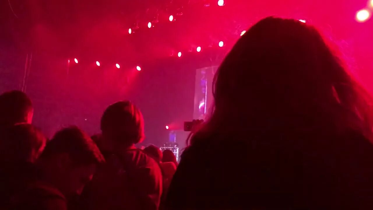 Throne live. Bring me the horizon москва. bring me the horizon москва 2025. kingslayer bring me the horizon. bring me the horizon throne.