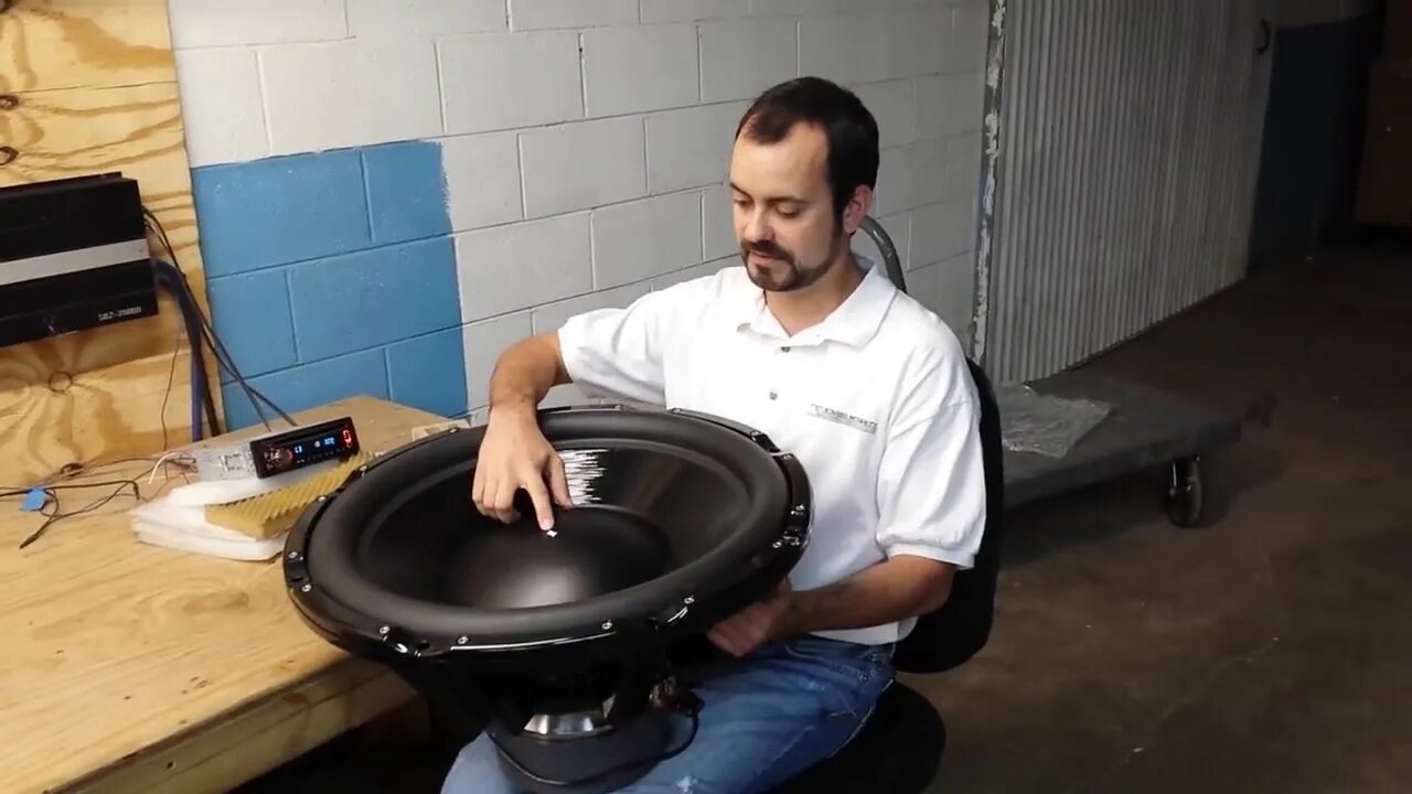 Сабвуфер 24. 24 сабвуфер. 8 актив сабвуфер. Динамик для сабвуфера 24 дюйма 24 subwoofer. Focal access bomba 20 a1.